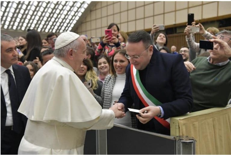 Pellezzano, l’amministrazione comunale in udienza dal Papa