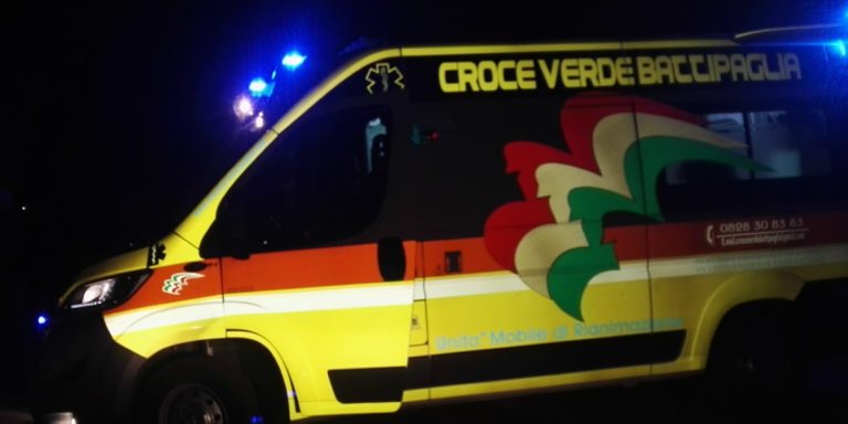 Montecorvino Rovella, impatta contro un’albero: uomo in codice rosso all’ospedale di Battipaglia