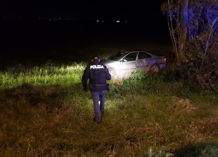 Battipaglia, auto si ribalta in zona Litoranea: sul posto i sanitari della croce verde, Polizia e Carabinieri