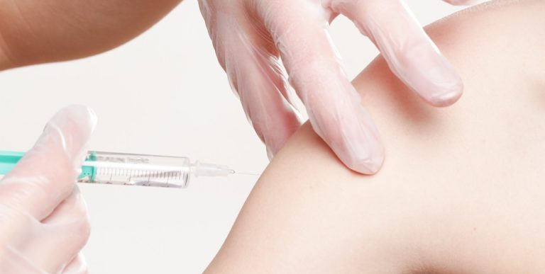 Vaccini in Campania: i maturandi in corsa per la prima dose