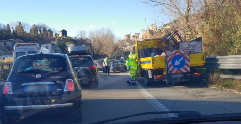 Salerno, incidente a Fratte: traffico in tilt