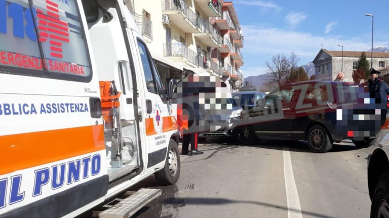 Baronissi, incidente tra 3 auto: traffico in tilt e strada chiusa