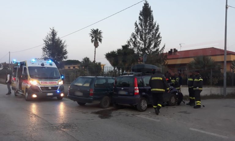 Battipaglia, ennesimo incidente in via Spineta. 5 persone coinvolte