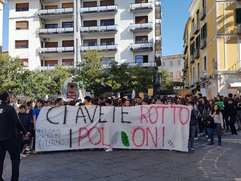 Friday for Future a Salerno, anche il sindaco insieme agli studenti