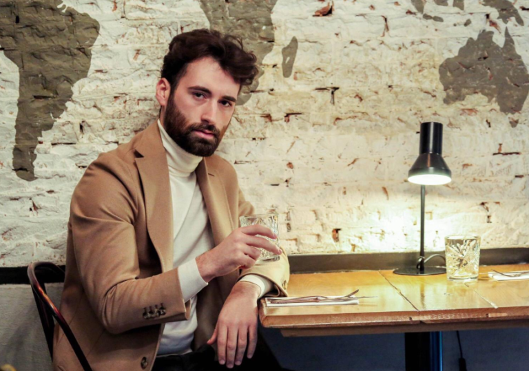 Raffaele Carotenuto controfigura di Alessandro Borghi, giovane di Scafati sul set di Devils