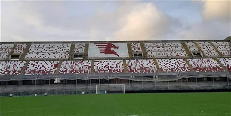 Salernitana, lavori all’Arechi: spunta l’ippocampo in Curva Nord