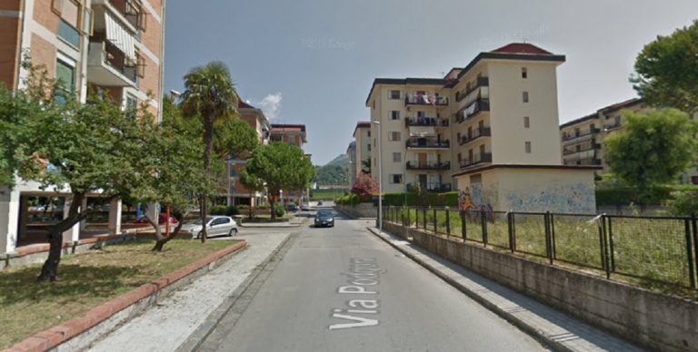 Salerno, incidente tra due auto a Mariconda: bilancio di 4 feriti