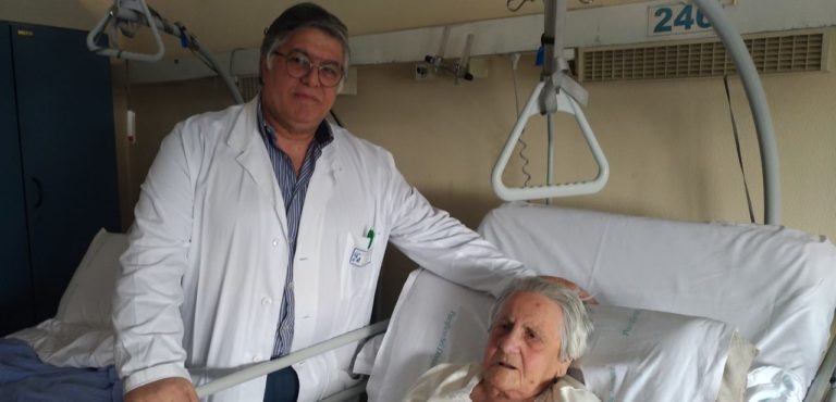 Salerno, donna di 104 anni completa il recupero post-intervento