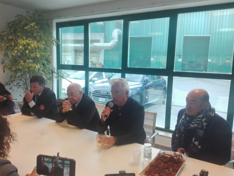 Salerno, De Luca in visita al sito di compostaggio nella zona industriale