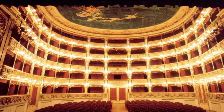 Salerno, il Teatro Verdi rinvia la Stagione Lirica causa Covid-19