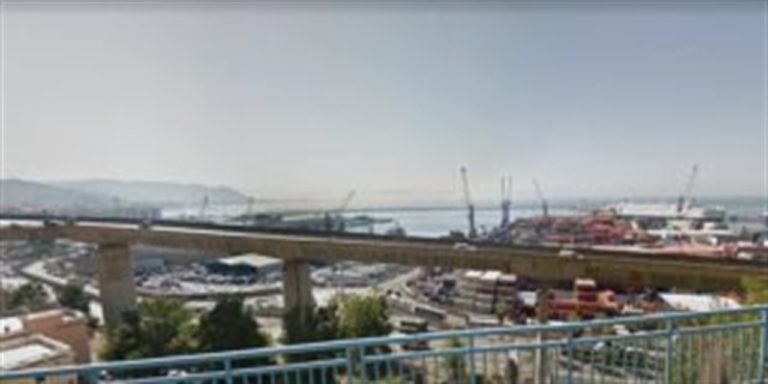 Salerno: operai e vigili rimuovono lo spartitraffico dal Viadotto Gatto