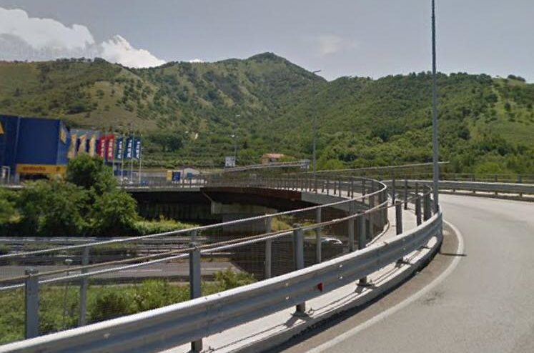 Baronissi, uomo cade da un ponte: trasportato in codice rosso