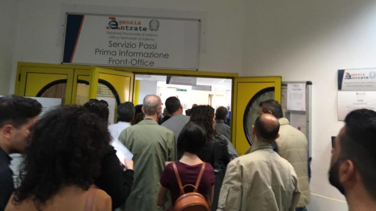 Salerno, caos all’Agenzia dell’Entrate per adempimenti e rottamazione cartelle