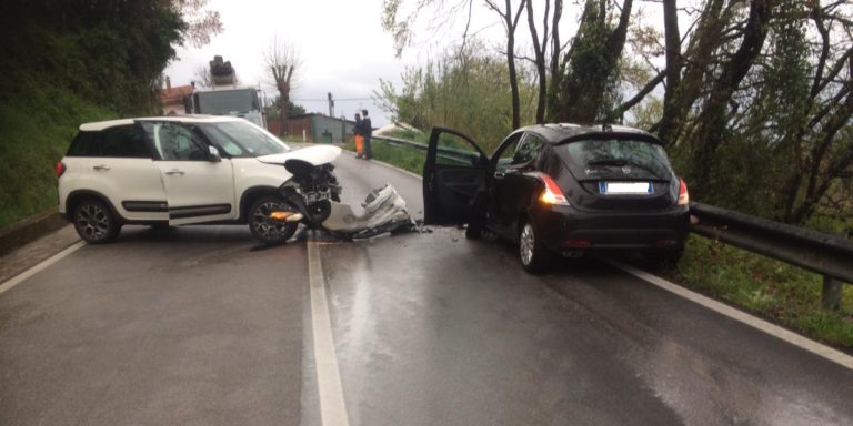 Incidente a Campagna, due donne finiscono in ospedale