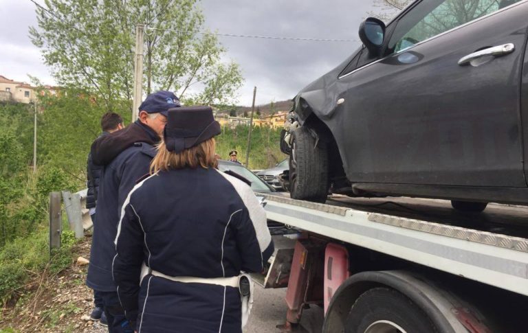 San Cipriano Picentino: incidente stradale in Località Procida, scontro frontale-laterale