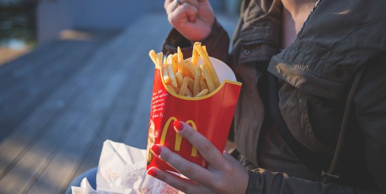 “Sempre pronti a donare”:400 pasti McDonald’s a Salerno e Potenza