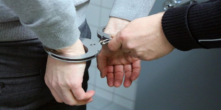 In arresto due giovani di Nocera Inferiore: colti con droga e coltelli