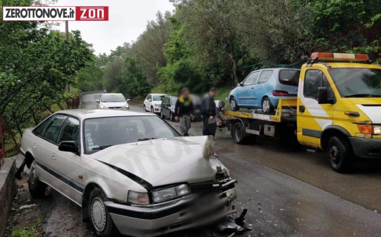 San Cipriano Picentino: perde il controllo dell’auto che va in testacoda