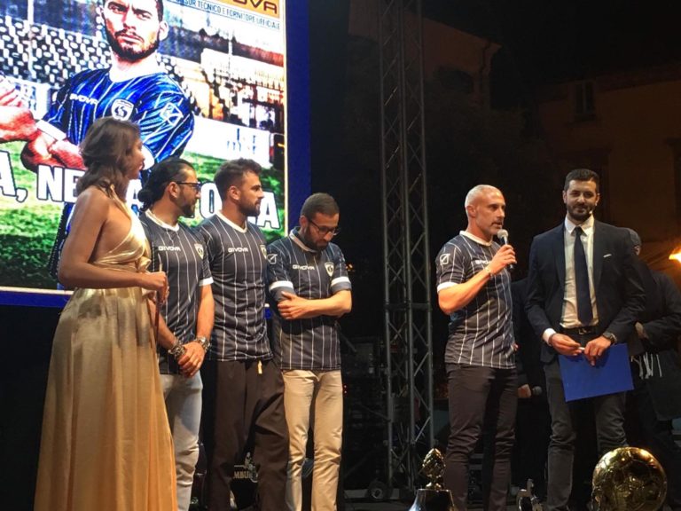 Cavese: presentata la ‘Centenaria’, maglia dei 100 anni del club