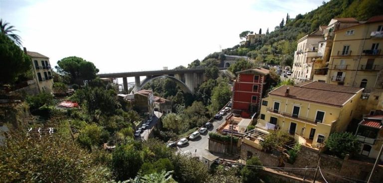 Salerno: residenti chiedono recupero della scuola a Canalone