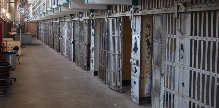 Salerno: tre detenuti accusati di aggressione e detenzione di stupefacenti