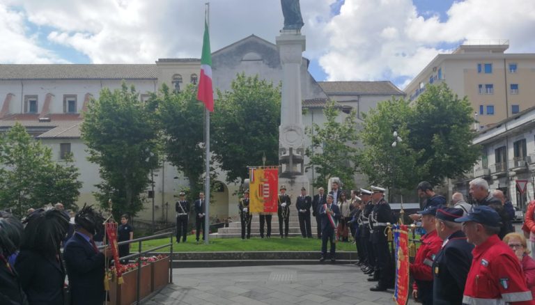 Cava de’ Tirreni, grande festa per la cerimonia dell’Alzabandiera