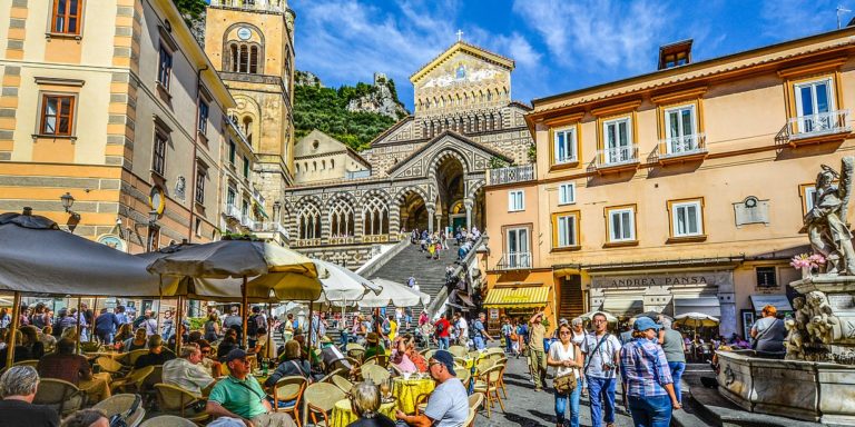 Amalfi, la storia vera della città diventa spettacolo stabile