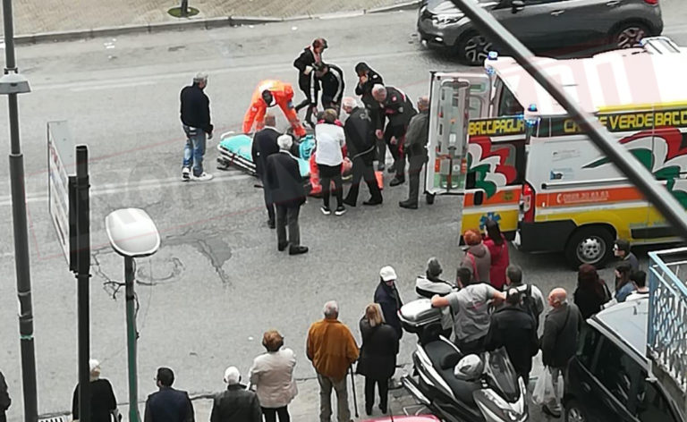 Bellizzi, centauro evita un ciclista e cade sull’asfalto: trasportato in ospedale