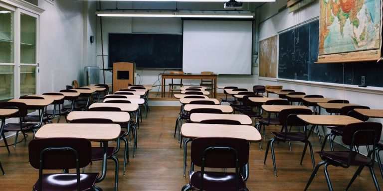 Salerno, il rientro in aula degli studenti delle superiori