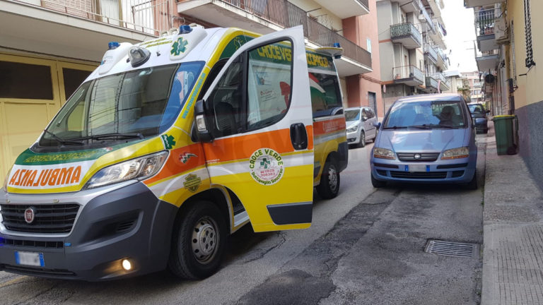 Bellizzi, anziana viene scippata in via Giovanni Pascoli. Ladro in fuga