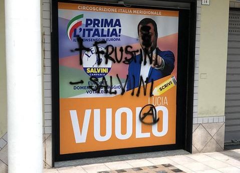 Baronossi, vandalizzata la sede della Lega: “Più frustini, meno Salvini”
