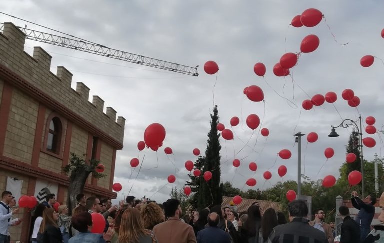 Battipaglia, palloncini rossi per ricordare Maria Rosaria Santese