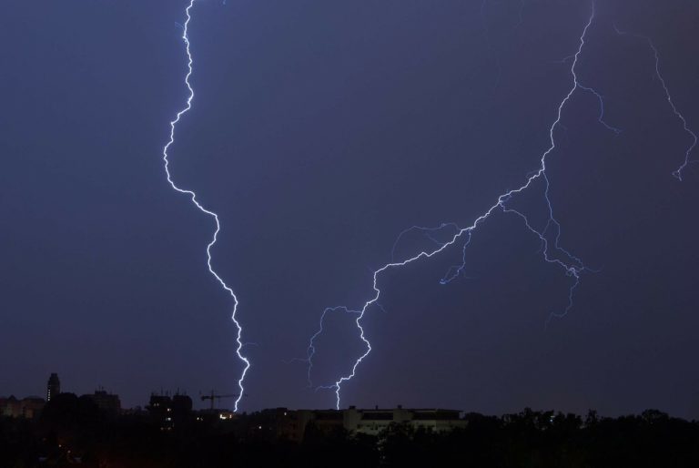 Temporali e venti forti in Campania: l’allerta meteo