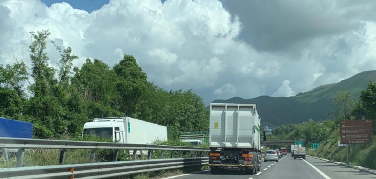 Lavori in corso lungo il raccordo Salerno-Avellino: traffico in tilt