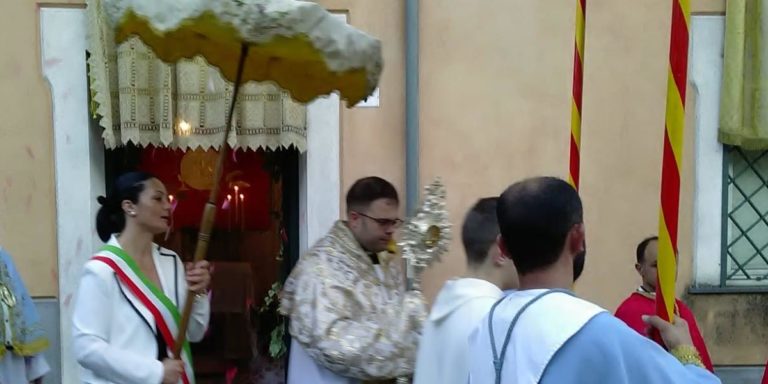 La solenne processione del Corpus Domini per le vie di San Cipriano Picentino