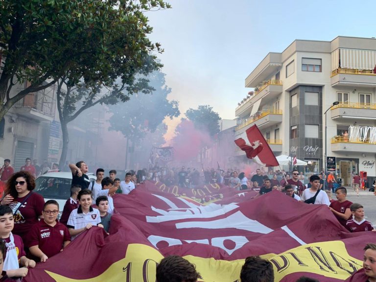 Baronissi si tinge di granata: migliaia di tifosi per festeggiare il centenario della Salernitana