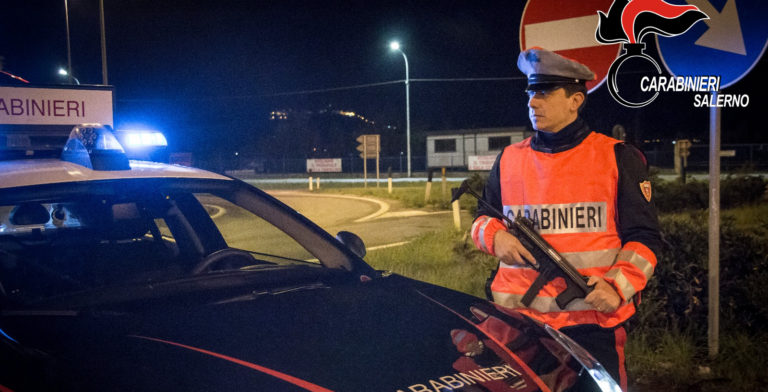 Inseguimento a Salerno: auto si scontra contro una volante dei Carabinieri