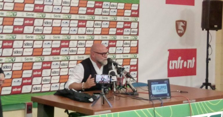 Play-out, Cosmi non ci sta: “E’ uno scempio, ho il voltastomaco”