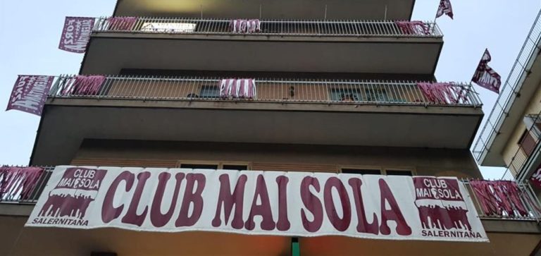 Salernitana, al Club Mai Sola l’espozione di magliette storiche