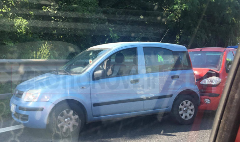 Tamponamento sul raccordo Salerno-Avellino, traffico rallentato