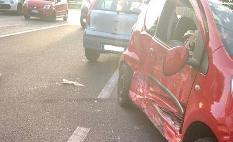 Salerno, scontro tra due auto zona stadio Arechi: una persona in ospedale