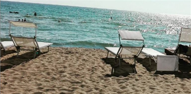 Finalmente l’estate a Salerno: il primo sole riscalda le spiagge