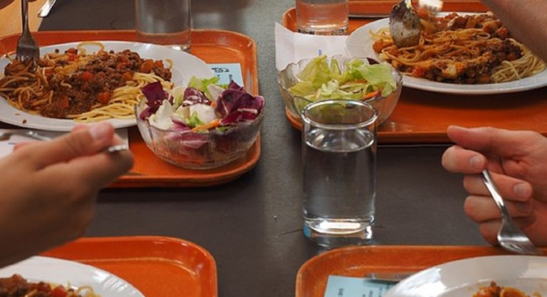 Baronissi: mensa plastic free, consegnati i lunch box in acciaio