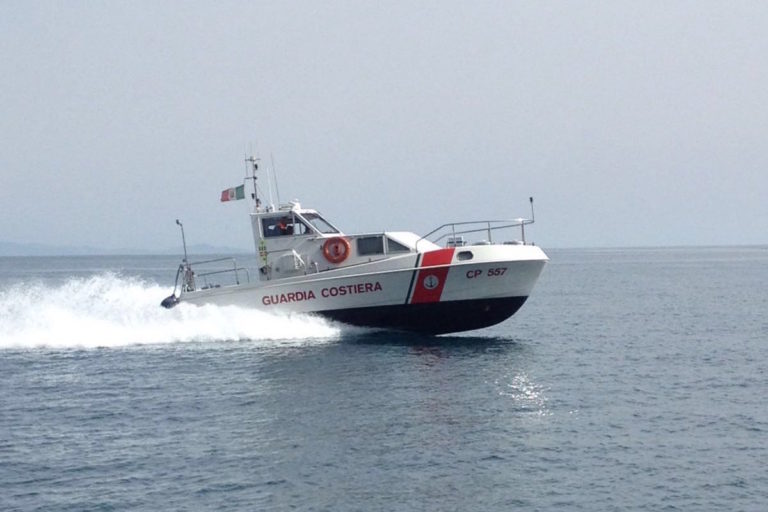 Ricerca presunto gommone in difficoltà nel golfo di Salerno