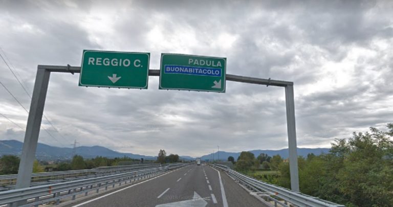 Padula, nei guai 4 turisti per guida contromano in autostrada