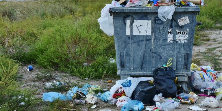 Battipaglia, cittadini in piazza contro le 228.000 tonnellate di rifiuti