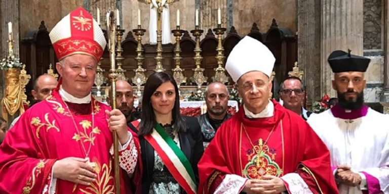 Giffoni Valle Piana: pioggia di petali di rose al Pantheon di Roma