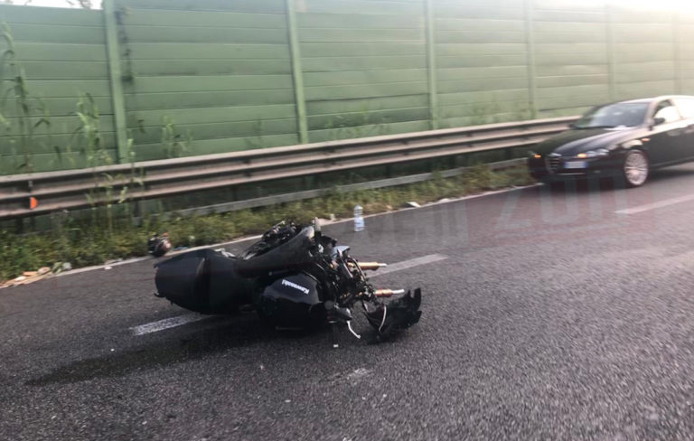 Salerno, ennesimo incidente in Tangenziale: coinvolto un centauro