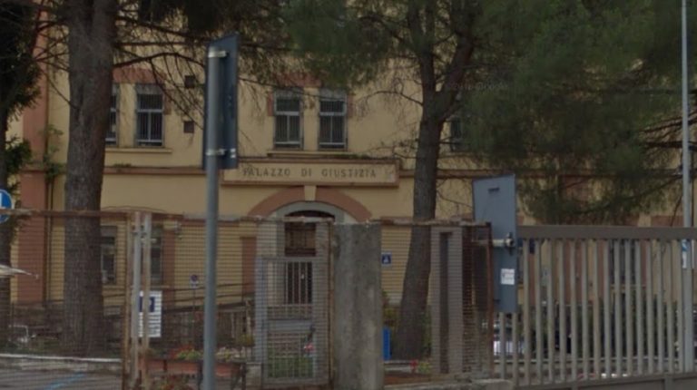 Nocera: nuovo allarme bomba al tribunale, ma è una falsa segnalazione
