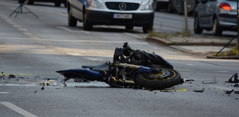 Vallo della Lucania, scontro tra moto e auto: studentessa ferita